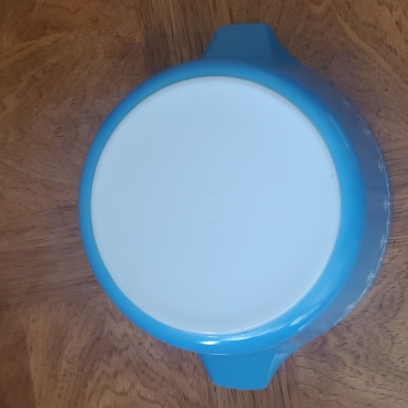 Pyrex Snowflake Garland Casserole Dish π - Picture 8 of 12